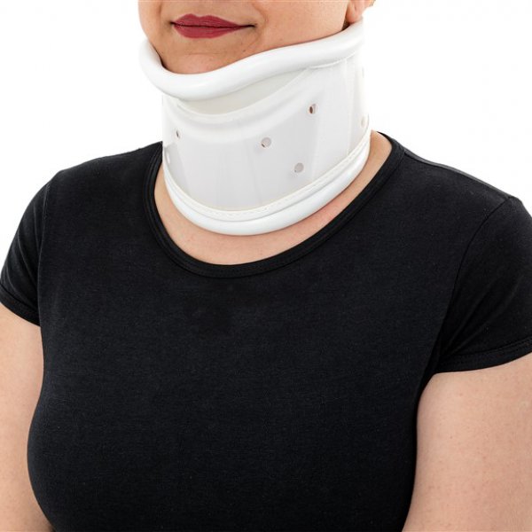 Çenelikli Servikal Boyunluk (3 Size)